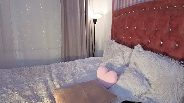 LunaVelvet777 online show from 04/23/26, 07:05