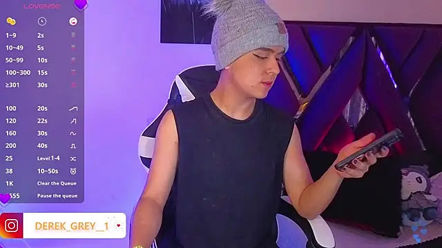 Snapshot of derek_greyy_ chatting on 09/24/25, 03:37 derek greyy online show from 09/24/25, 03:37