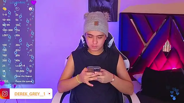 Snapshot of derek_greyy_ chatting on 10/02/25, 07:54 derek greyy online show from 10/02/25, 07:54