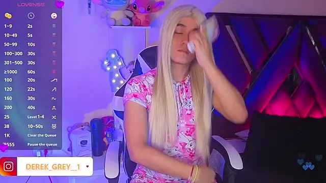 Snapshot of derek_greyy_ chatting on 10/11/25, 09:35 derek greyy online show from 10/11/25, 09:35