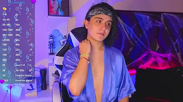 Snapshot of derek_greyy_ chatting on 10/26/25, 08:37 derek greyy online show from 10/26/25, 08:37