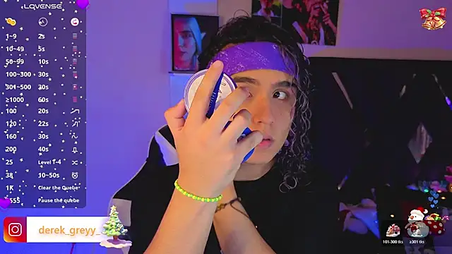 Snapshot of derek_greyy_ chatting on 12/16/25, 06:24 derek greyy online show from 12/16/25, 06:24