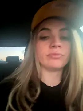 Snapshot of M1l3yD3w chatting on 09/25/25, 01:42 M1l3yD3w online show from 09/25/25, 01:42