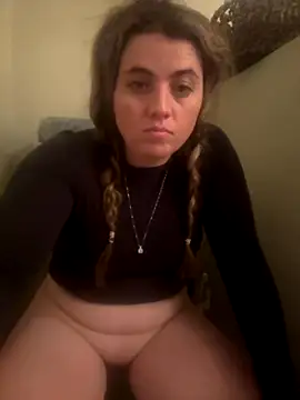 Snapshot of M1l3yD3w chatting on 11/21/25, 12:32 M1l3yD3w online show from 11/21/25, 12:32