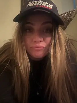 Snapshot of M1l3yD3w chatting on 11/22/25, 08:52 M1l3yD3w online show from 11/22/25, 08:52