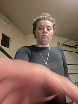 Snapshot of M1l3yD3w chatting on 12/03/25, 01:13 M1l3yD3w online show from 12/03/25, 01:13