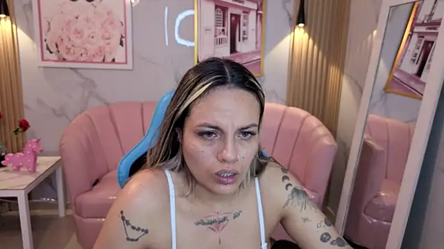 Snapshot of Jade_Jones_a chatting on 09/13/25, 03:50 Jade Jones a online show from 09/13/25, 03:50