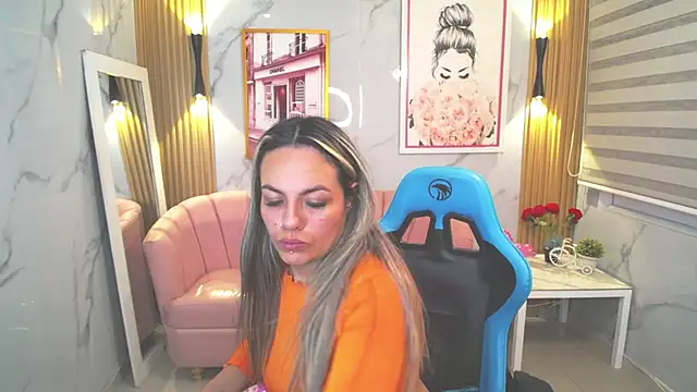 Snapshot of Jade_Jones_a chatting on 09/19/25, 03:41 Jade Jones a online show from 09/19/25, 03:41