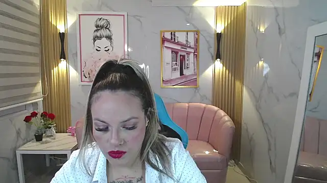 Snapshot of Jade_Jones_a chatting on 10/02/25, 03:57 Jade Jones a online show from 10/02/25, 03:57