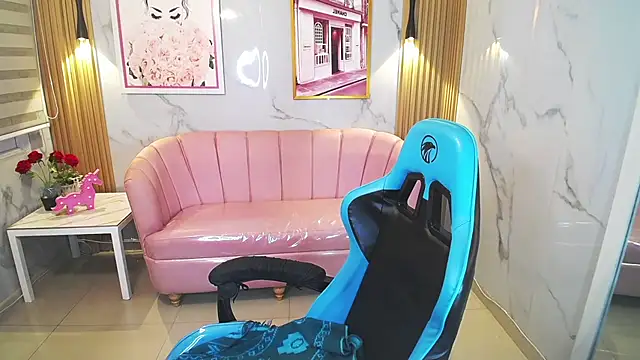 Snapshot of Jade_Jones_a chatting on 10/08/25, 04:10 Jade Jones a online show from 10/08/25, 04:10