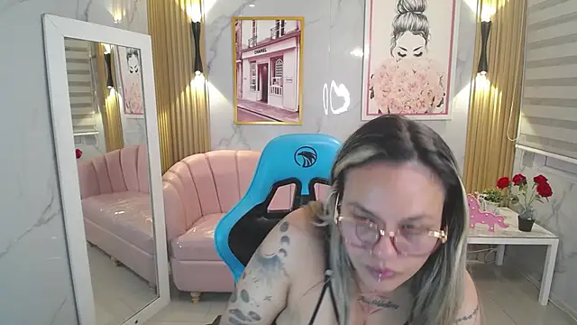 Snapshot of Jade_Jones_a chatting on 10/09/25, 03:48 Jade Jones a online show from 10/09/25, 03:48