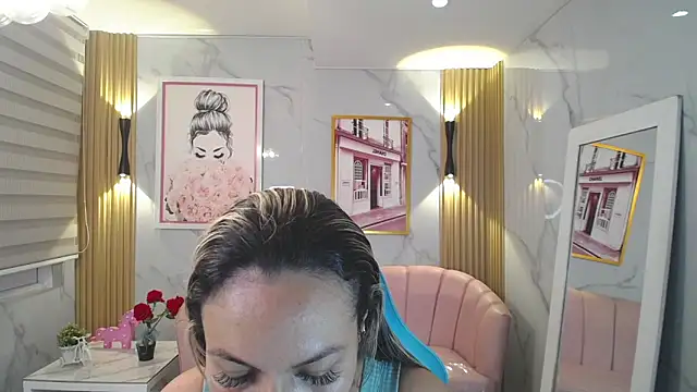 Snapshot of Jade_Jones_a chatting on 10/28/25, 03:43 Jade Jones a online show from 10/28/25, 03:43