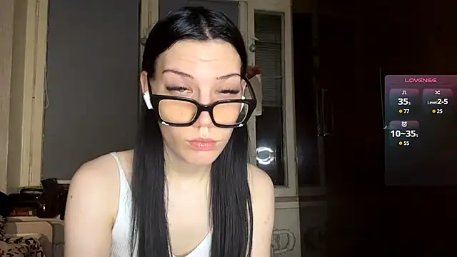 Snapshot of AlfredaBillegas chatting on 09/28/25, 06:13 AlfredaBillegas online show from 09/28/25, 06:13