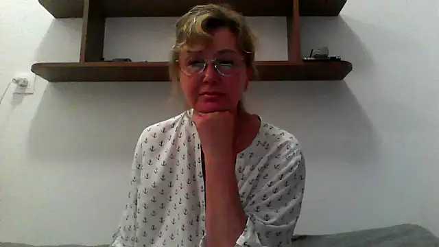 IrynaMolbertx online show from 09/29/25, 08:35