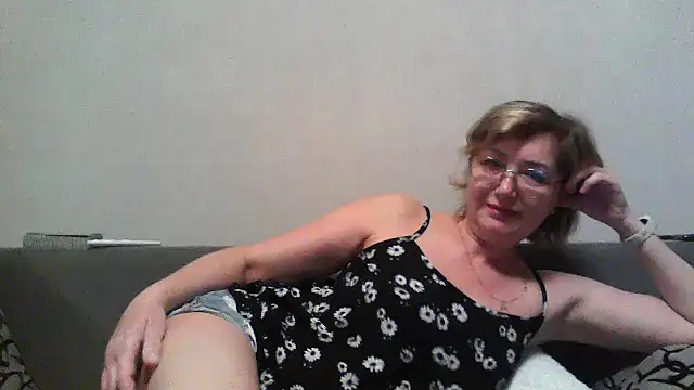 IrynaMolbertx online show from 10/31/25, 05:08