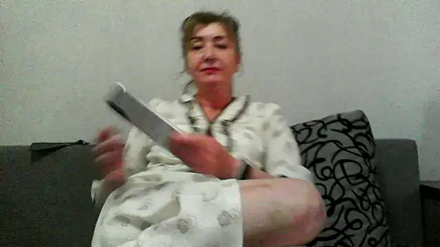 IrynaMolbertx online show from 12/14/25, 11:59