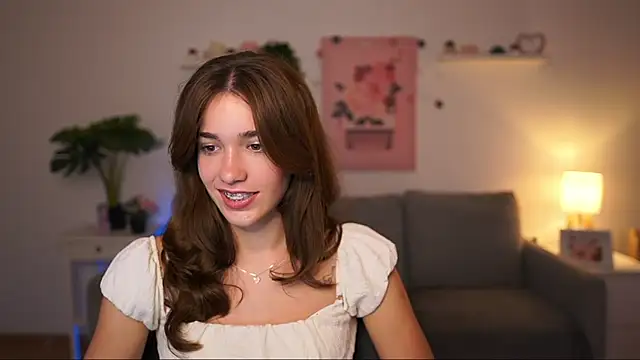 Snapshot of kissie_cat chatting on 09/19/25, 01:12 kissie cat online show from 09/19/25, 01:12