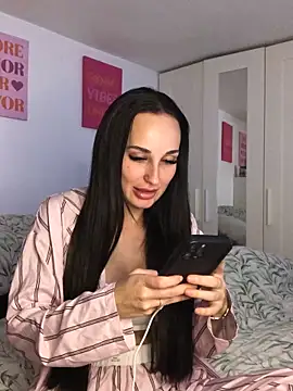 Snapshot of Rosieredxox chatting on 02/07/26, 10:24 Rosieredxox online show from 02/07/26, 10:24