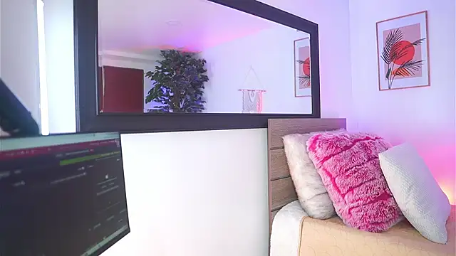 melissa laurent  online show from 11/06/25, 12:28