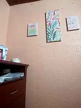 Mia-Glow online show from 11/11/25, 12:27