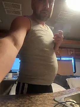 Snapshot of speakonit chatting on 11/08/25, 12:33 speakonit online show from 11/08/25, 12:33