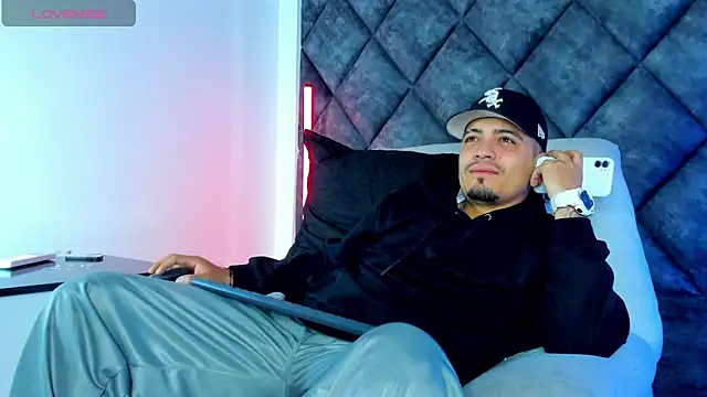 OwenStonne  online show from 12/18/25, 01:06