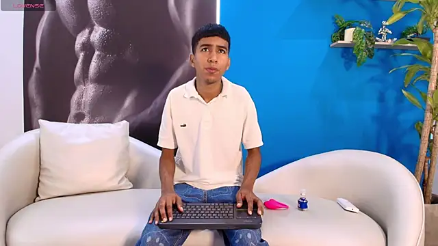 Snapshot of ender_h0t chatting on 09/09/25, 01:43 ender h0t online show from 09/09/25, 01:43