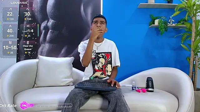 Snapshot of ender_h0t chatting on 09/13/25, 01:55 ender h0t online show from 09/13/25, 01:55