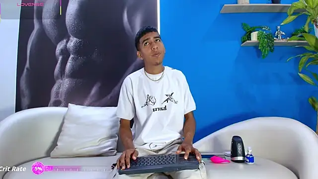 Snapshot of ender_h0t chatting on 09/25/25, 02:10 ender h0t online show from 09/25/25, 02:10