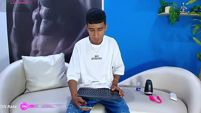 Snapshot of ender_h0t chatting on 09/27/25, 02:11 ender h0t online show from 09/27/25, 02:11