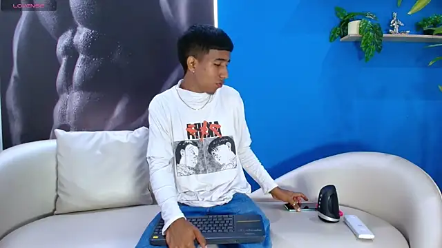 Snapshot of ender_h0t chatting on 10/08/25, 01:31 ender h0t online show from 10/08/25, 01:31