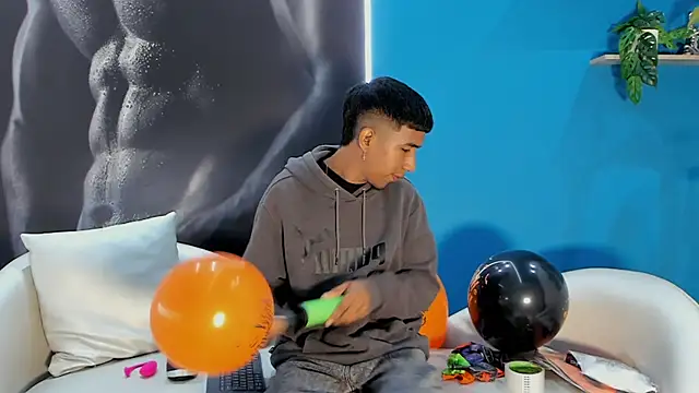 Snapshot of ender_h0t chatting on 10/12/25, 01:43 ender h0t online show from 10/12/25, 01:43