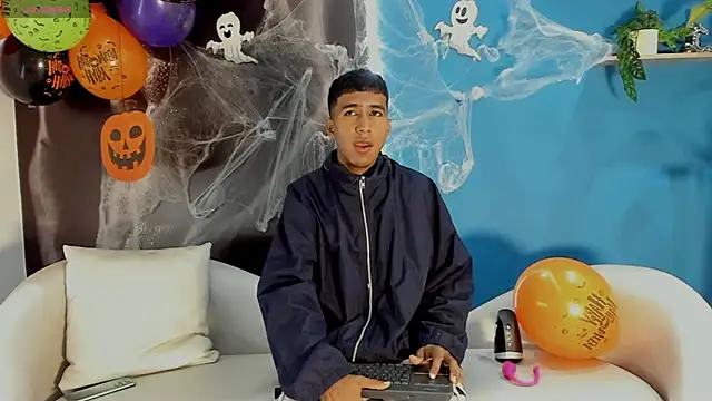 Snapshot of ender_h0t chatting on 10/14/25, 01:56 ender h0t online show from 10/14/25, 01:56