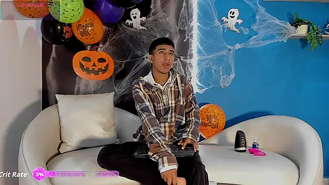 Snapshot of ender_h0t chatting on 10/17/25, 02:19 ender h0t online show from 10/17/25, 02:19