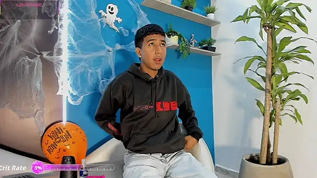 Snapshot of ender_h0t chatting on 10/23/25, 01:43 ender h0t online show from 10/23/25, 01:43