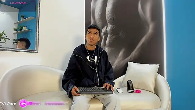 Snapshot of ender_h0t chatting on 11/12/25, 01:55 ender h0t online show from 11/12/25, 01:55