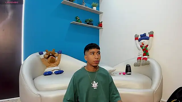 Snapshot of ender_h0t chatting on 12/16/25, 02:00 ender h0t online show from 12/16/25, 02:00