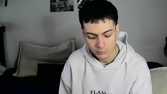 Snapshot of Dioniso_guy8 chatting on 09/17/25, 12:40 Dioniso guy8 online show from 09/17/25, 12:40