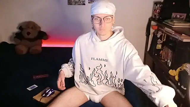 Snapshot of Dioniso_guy8 chatting on 10/09/25, 03:37 Dioniso guy8 online show from 10/09/25, 03:37