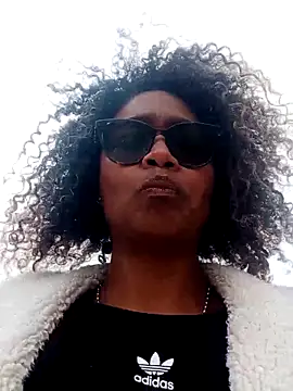 BiiancaEstradaa online show from 09/10/25, 03:01