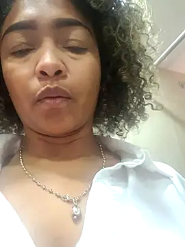 BiiancaEstradaa online show from 10/05/25, 05:22