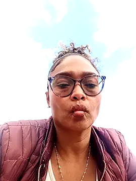 BiiancaEstradaa online show from 10/14/25, 09:48