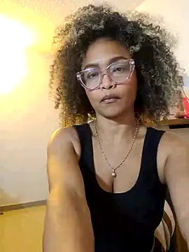 Snapshot of BiiancaEstradaa chatting on 04/26/26, 01:36 BiiancaEstradaa online show from 04/26/26, 01:36