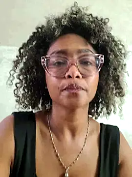 Snapshot of BiiancaEstradaa chatting on 06/25/26, 01:37 BiiancaEstradaa online show from 06/25/26, 01:37