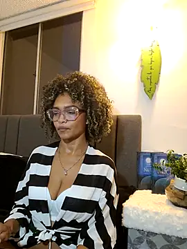 Snapshot of BiiancaEstradaa chatting on 07/19/26, 11:41 BiiancaEstradaa online show from 07/19/26, 11:41