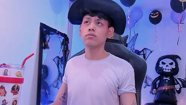 zeus blaze online show from 10/22/25, 04:40