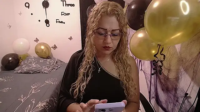 Snapshot of Skarleth_Diaz chatting on 11/05/25, 04:12 Skarleth Diaz online show from 11/05/25, 04:12