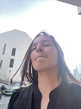 Mia jhoonson online show from 11/08/25, 10:19