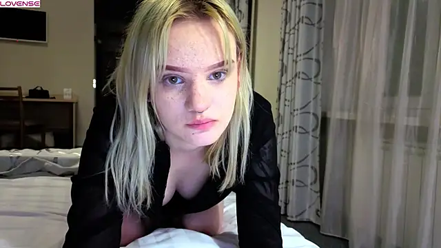 Snapshot of Elieiza_xo chatting on 05/26/26, 05:20 Elieiza xo online show from 05/26/26, 05:20