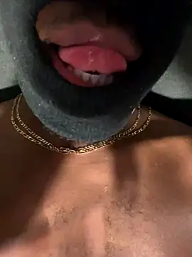 Snapshot of Tropicale_ chatting on 10/27/25, 01:48 Tropicale  online show from 10/27/25, 01:48